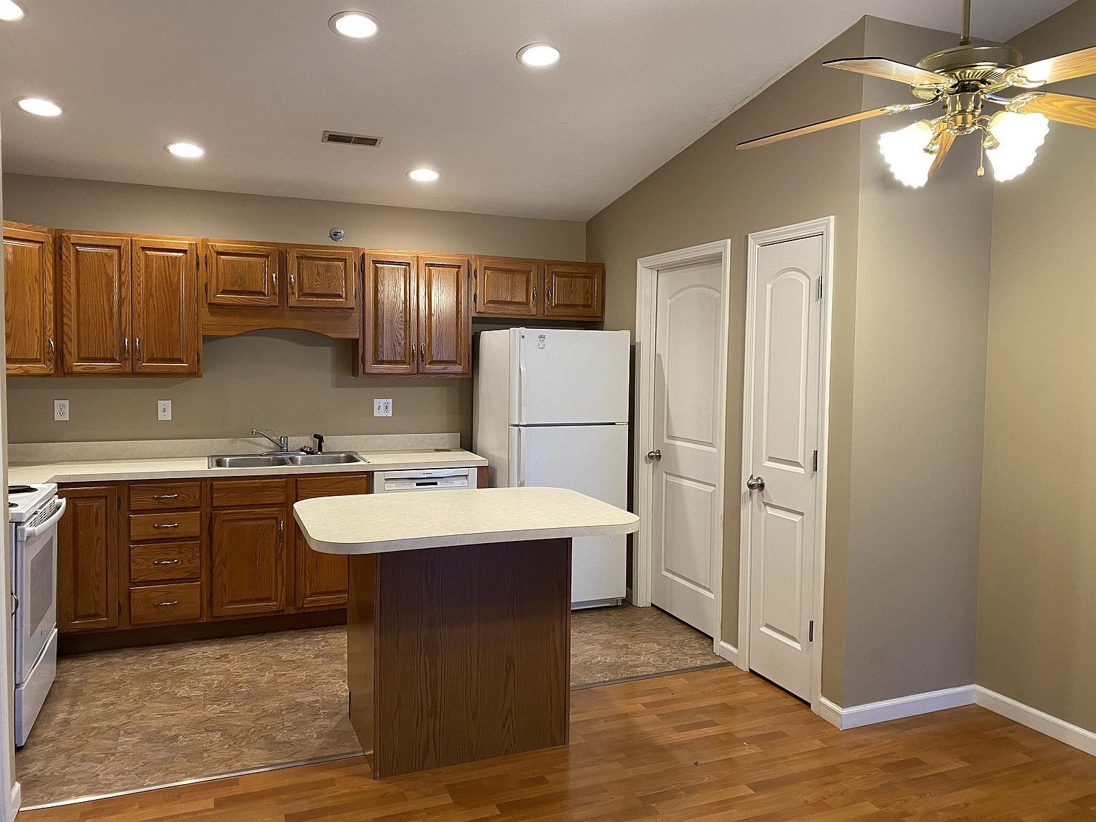 148 Goldenrod Dr, Chatham, IL 62629 Zillow