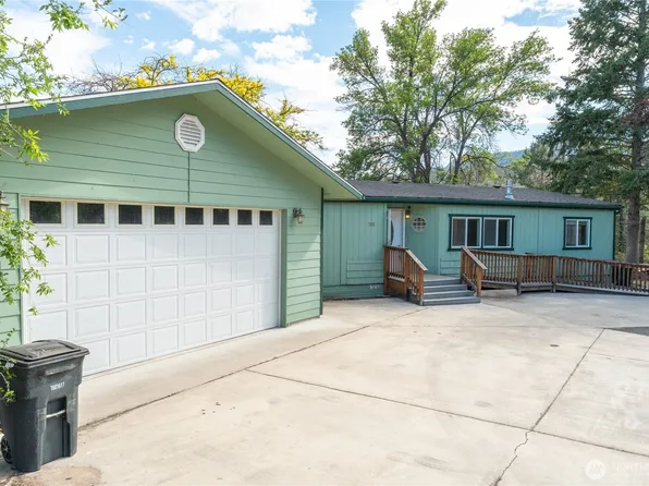702 Mc Alvey Drive, Pateros, WA 98846