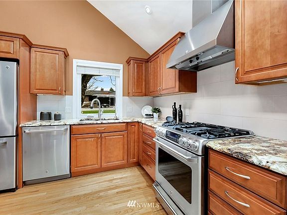 2nd image of 1321 176th Ave NE