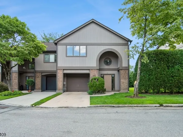 18 Maltese Dr, Fair Lawn Boro, NJ 07410