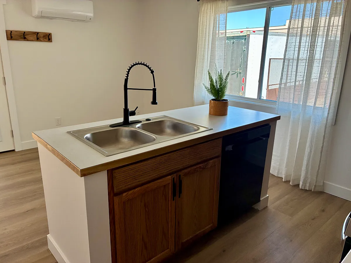 Building Photo - 4813 W Irving St #4815
