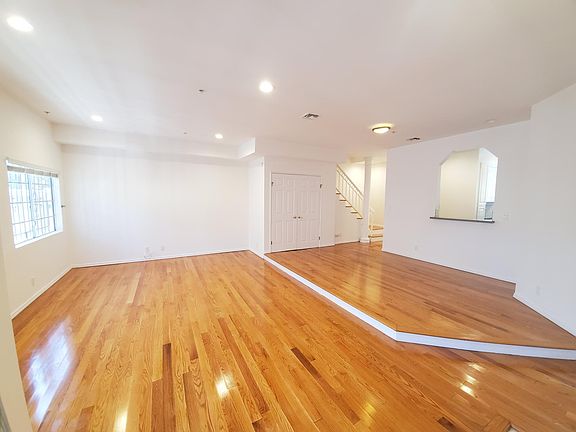 2nd image of 852 N Poinsettia Pl APT 4