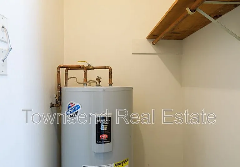 5849A Century Oaks Dr — Photo 10