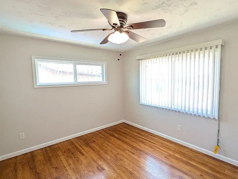 5778 Roswell St — Photo 11