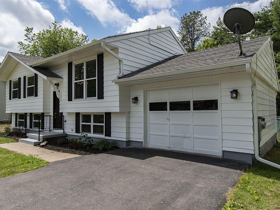 1st image of 12 Wynnefield Dr