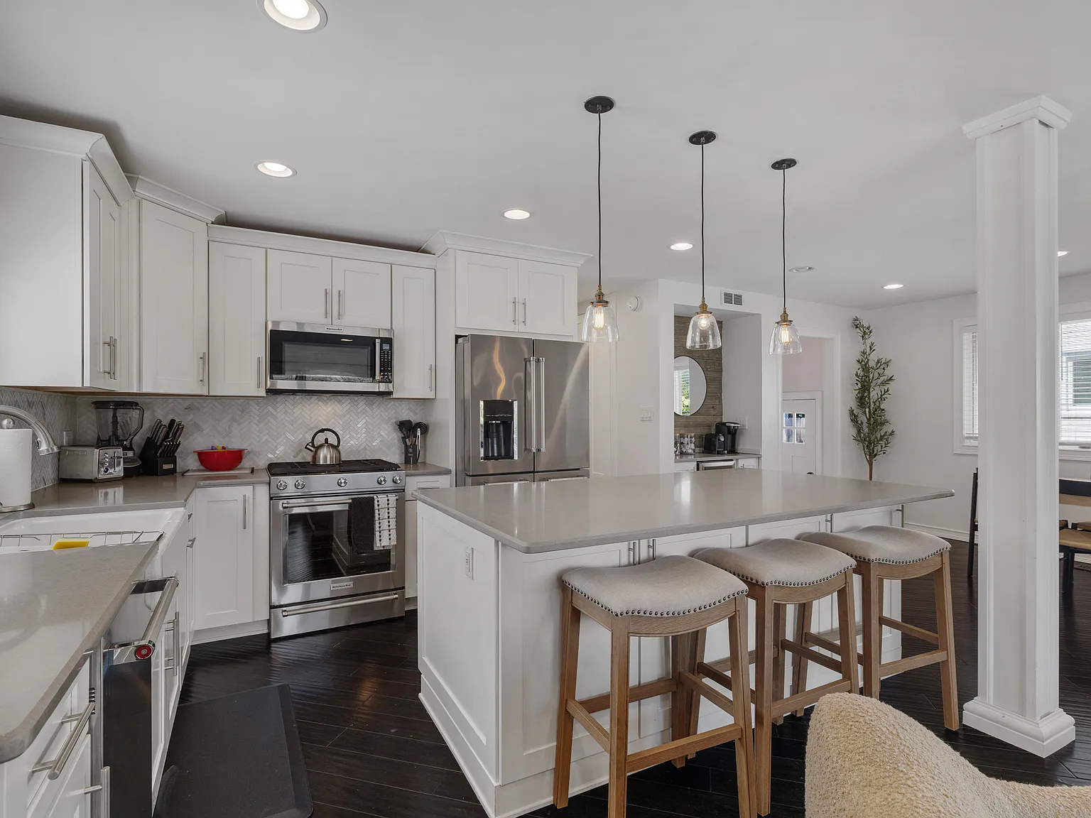 4 bed, 1606 sqft, $9,000 — Photo 3