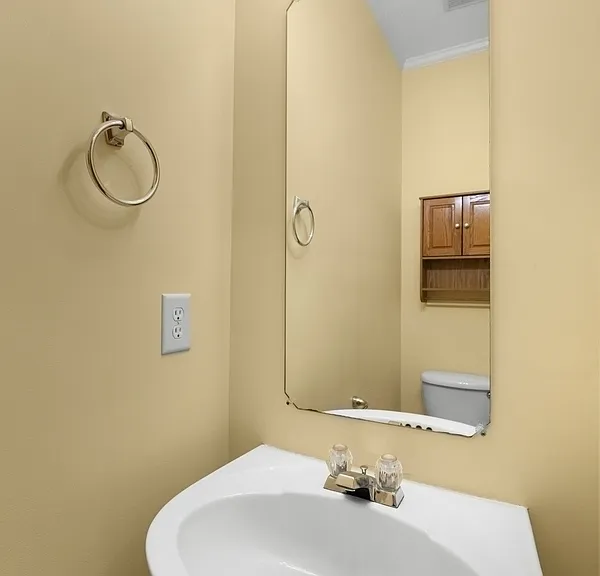 100 Henson Pl — Photo 8