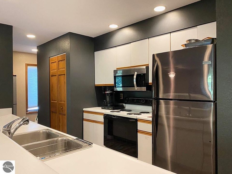 1st image of 2043 Woods Ln