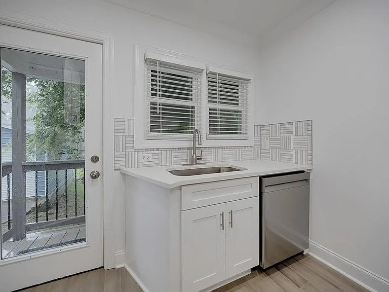 593 Lynnhaven Dr SW — Photo 15