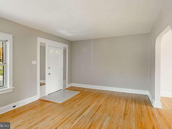 5th image of 415 Highland Ave