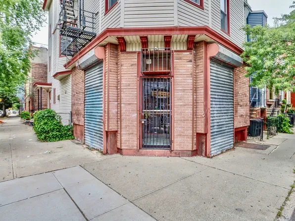 151 Chestnut Avenue image 2 of 45