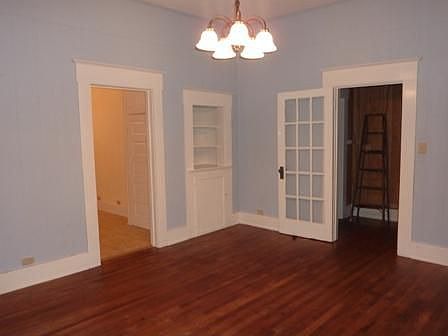 3rd image of 713 Oak St