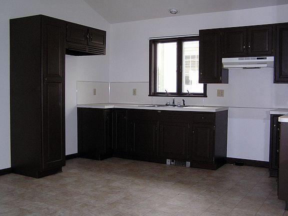 Large Eat-in Kitchen