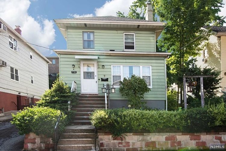 1st image of 712 Jefferson Ave