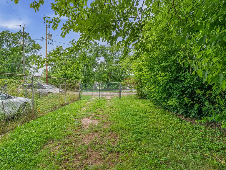 2315 Linden Ave #1 — Photo 21