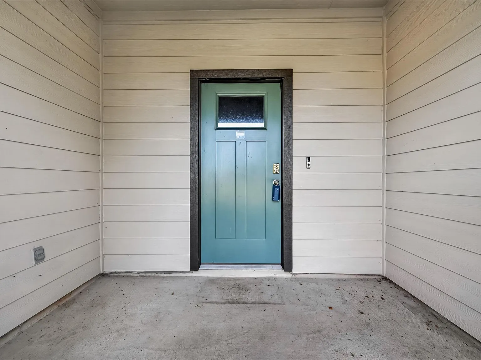 3 bed, 2.0 bath, 1655 sqft, $2,025 — Photo 3