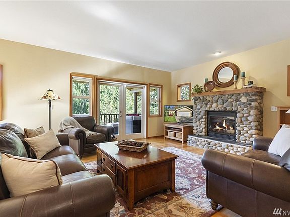 3rd image of 10328 Moller Dr NW