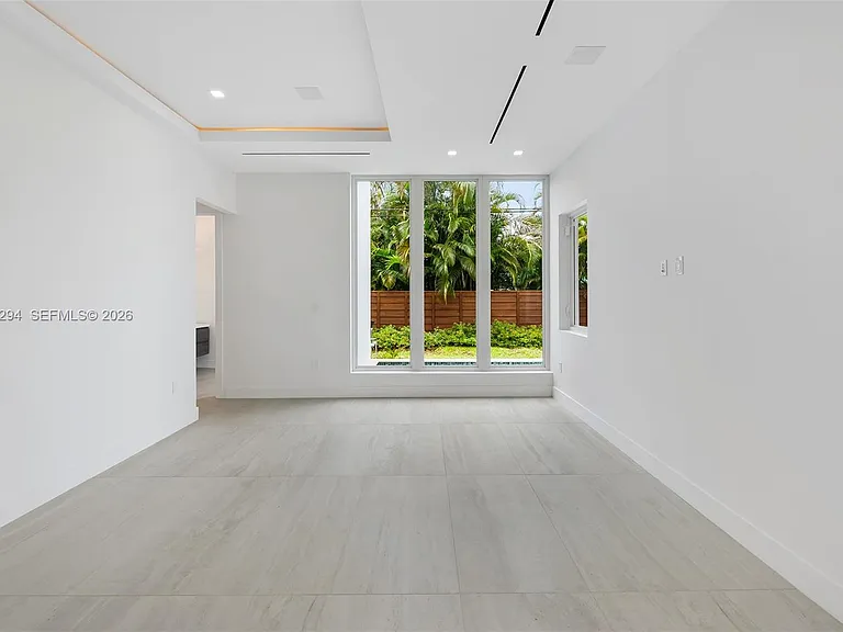 1615 NE 3rd Ct — Photo 30