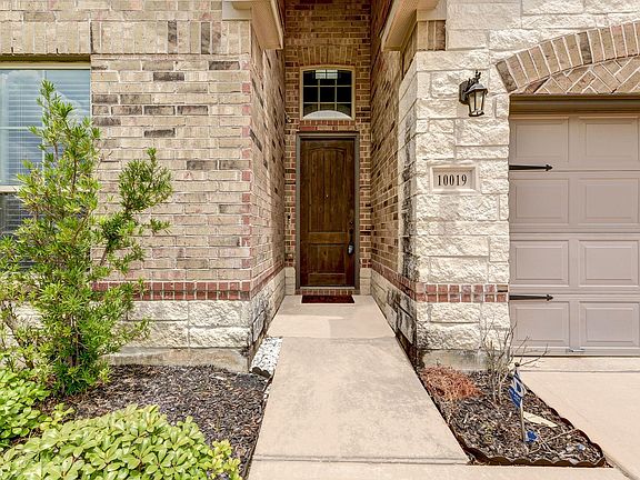 3rd image of 10019 Thicket Park Ln