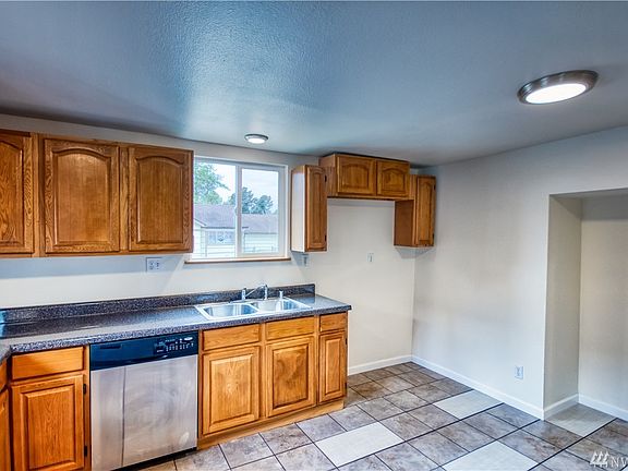 5th image of 806 1/2 E Pioneer Ave