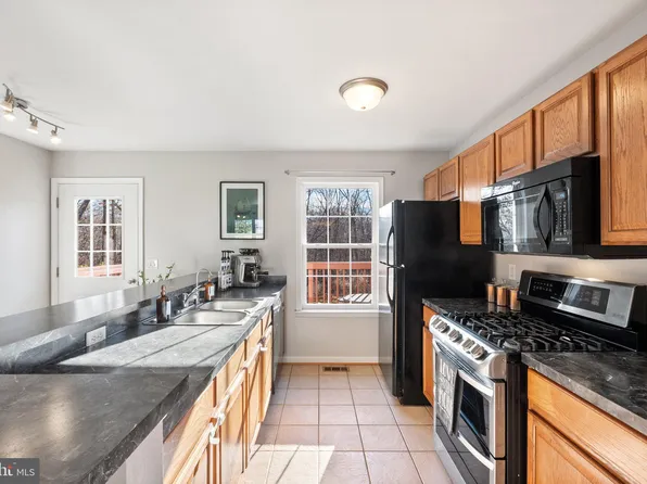 220 E Parkins Mill Rd, Winchester, VA 22602