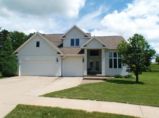 905 Packer Dr, Holmen, WI 54636