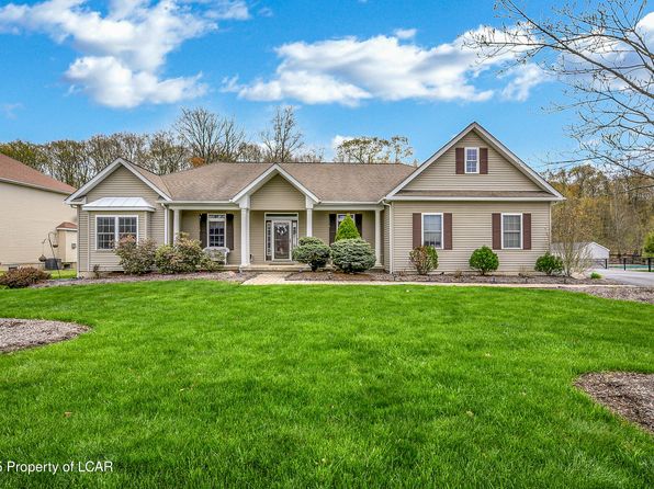 85 Greystone Dr, Mountain Top, PA 18707
