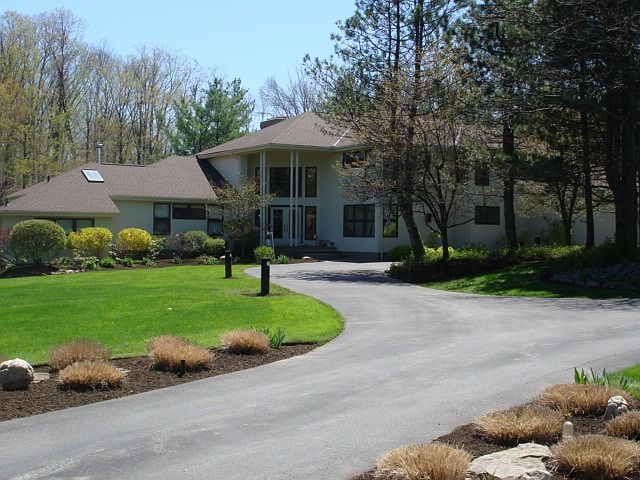 1st image of 20 Pebblebrook Ln
