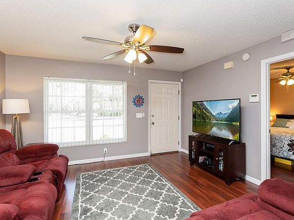 5th image of 192 Sir Lawrence Dr