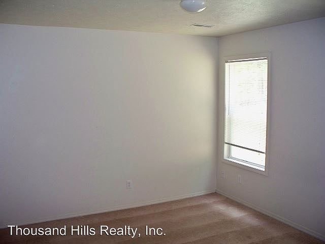 2nd image of 1029 Sleepy Hollow Rd