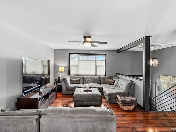 4th image of 32 Sylvia Dr
