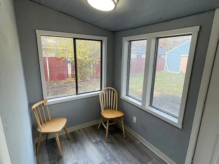 2409 Applegate Ave — Photo 7