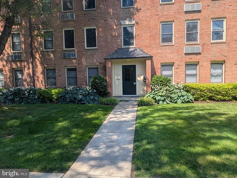 4824 Chevy Chase Dr #302 — Photo 10