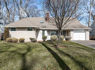 2125 Smith St, Merrick, NY 11566