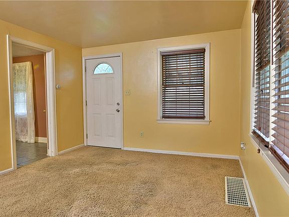 3rd image of 875 Willard Ave SE