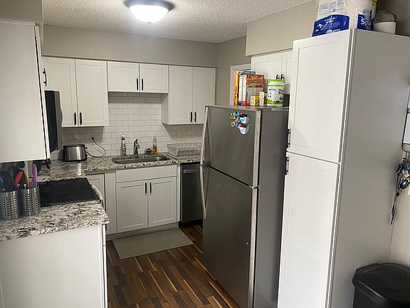 3rd image of 1544 E Park Ave