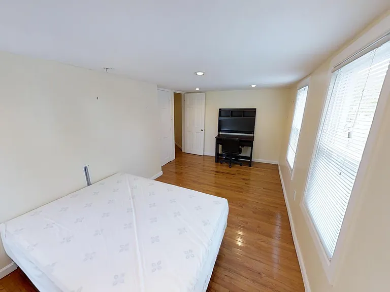 1929 E Genesee St #4 — Photo 9