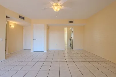 390 N Calle De Las Profetas — Photo 3