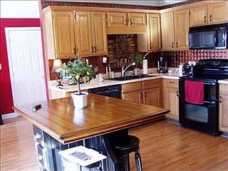4th image of 4215 Roettger Dr