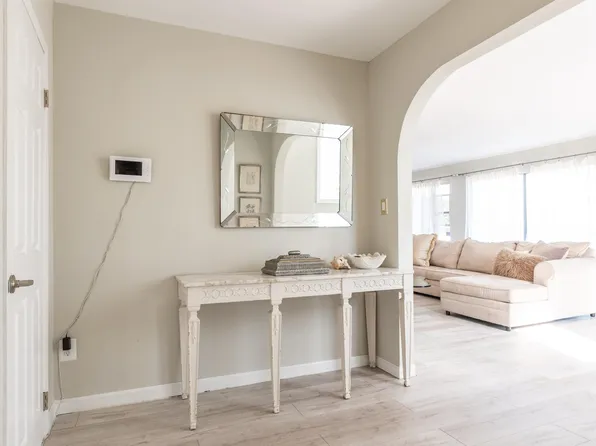 261 Park Avenue image 8 of 26