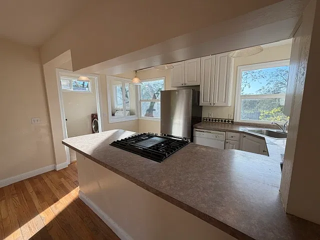 2 bed, $2,400 — Photo 4
