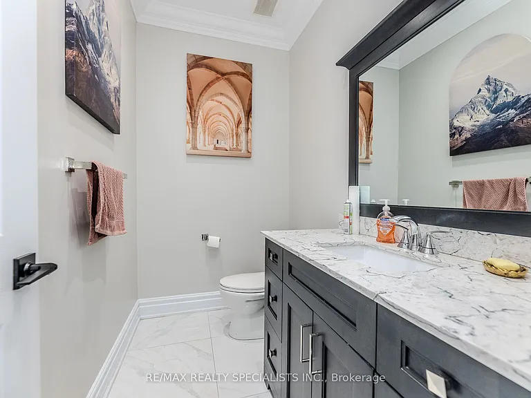 121 Boxwood Cres — Photo 16