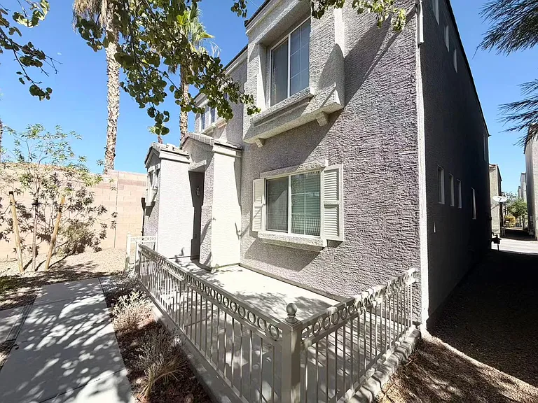 9169 Conquest Ct — Photo 2