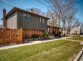 17702 Maple St, Lansing, IL 60438