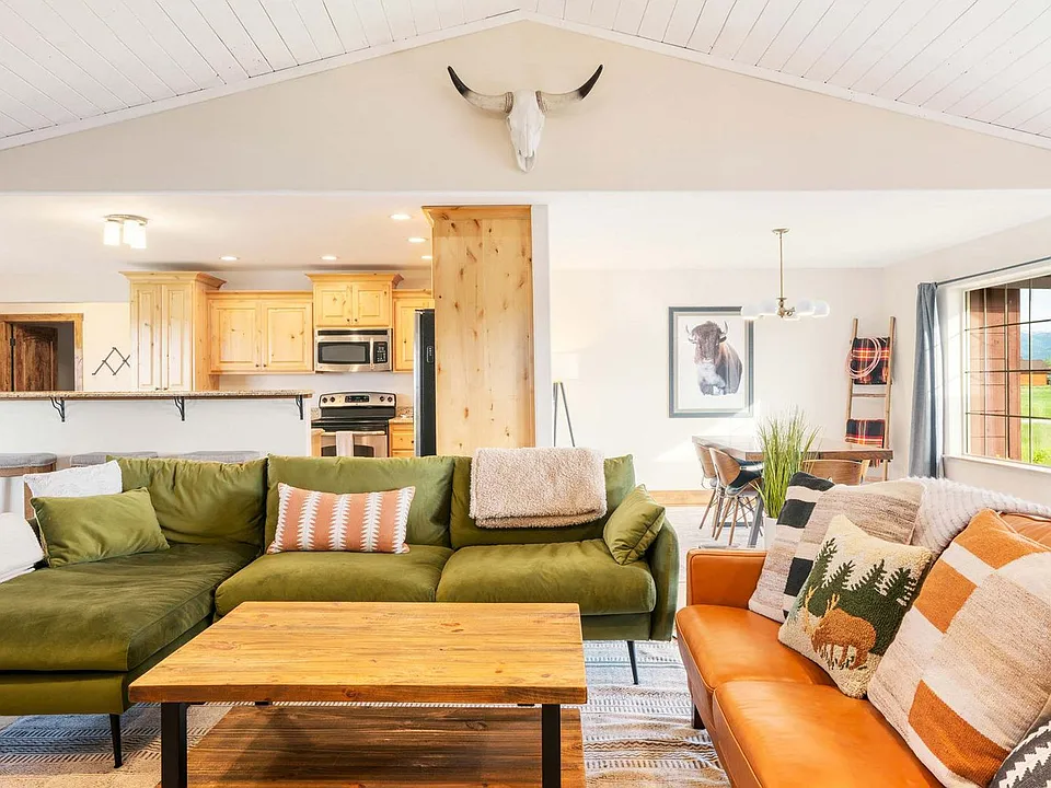 1054 Canoe Loop #ID1379480P