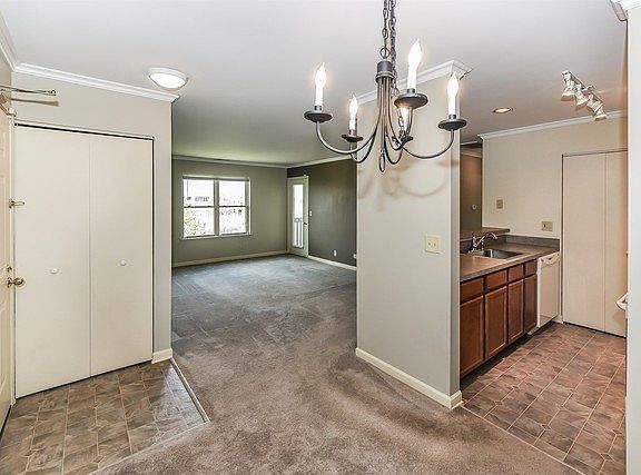 5th image of 209 Glengarry Dr APT 304