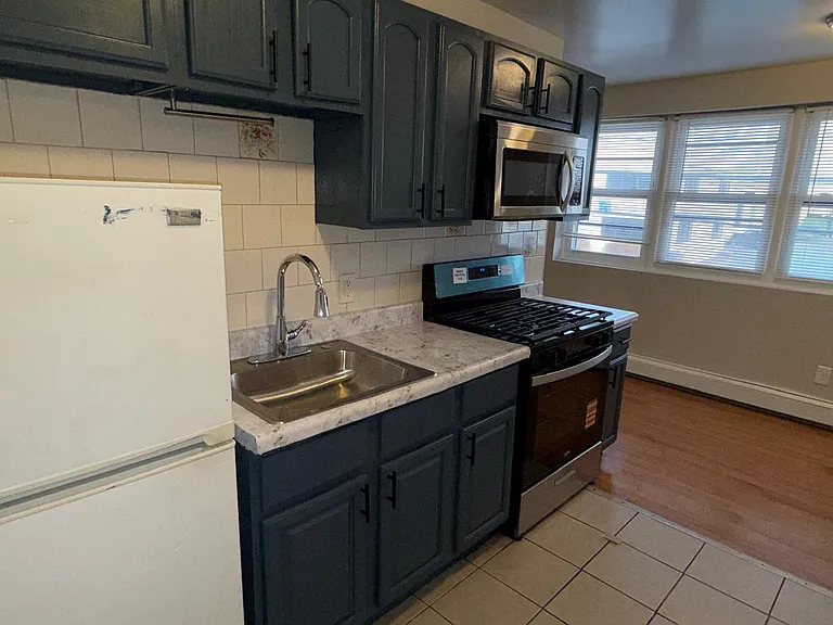 158 N 8th St #6 — Photo 12