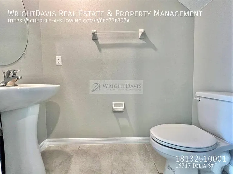 16717 Delia St — Photo 8
