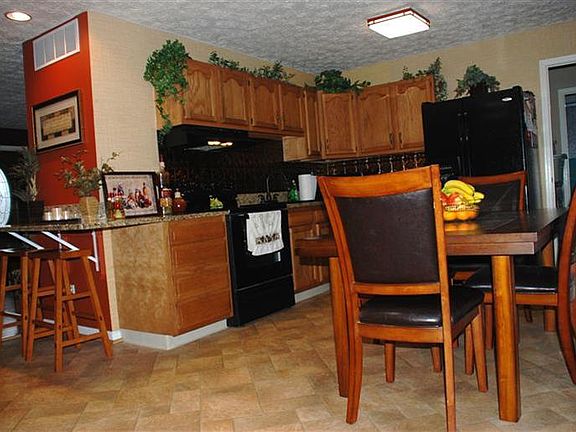 5th image of 402 Mohican Dr