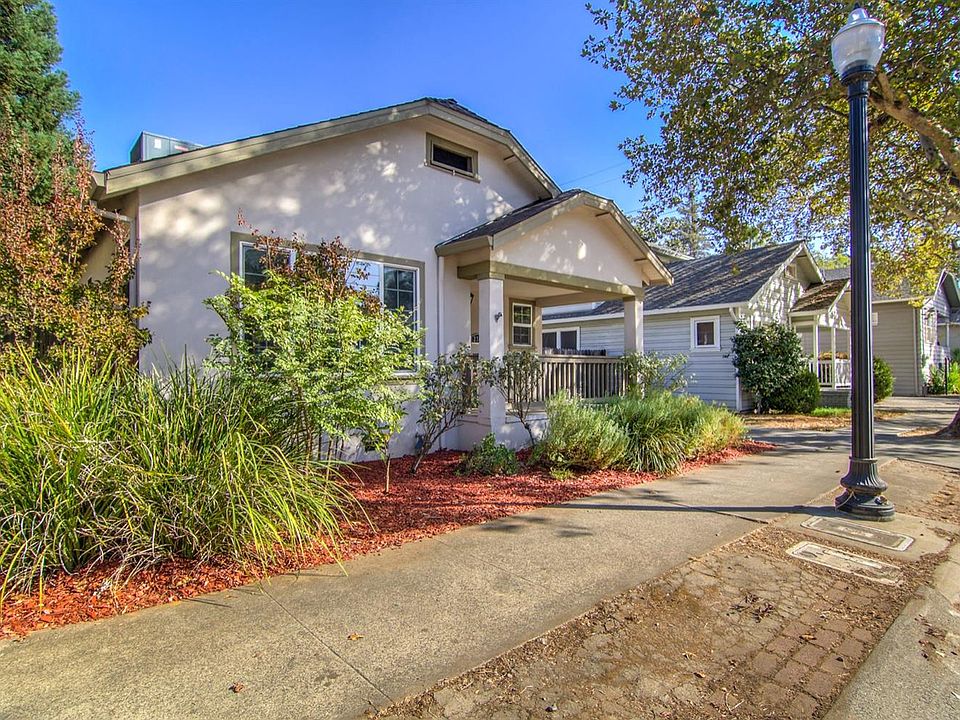 1st image of 2973 32nd St